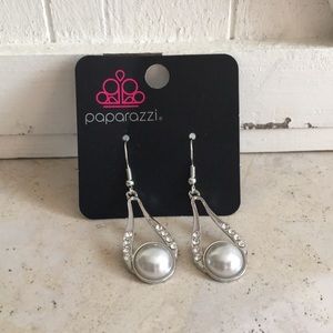 Paparazzi pearl earrings